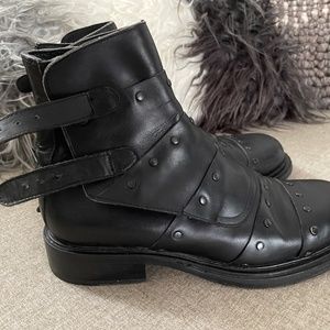 Black genuine leather boots made in Italy